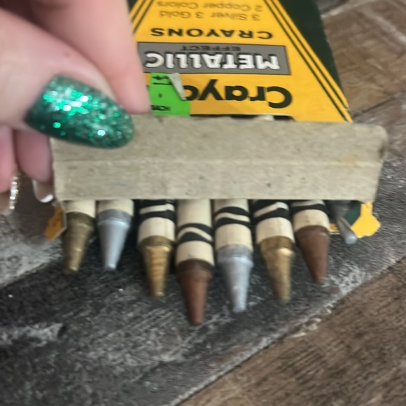 Crayola vintage crayons bundle - Picture 2 of 4